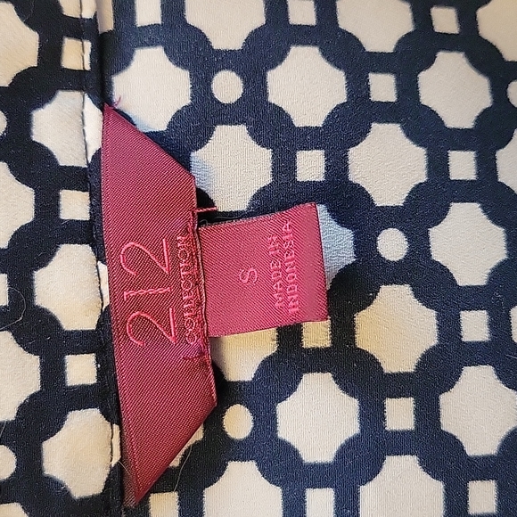 Navy and white patterned blouse size small - Picture 2 of 4